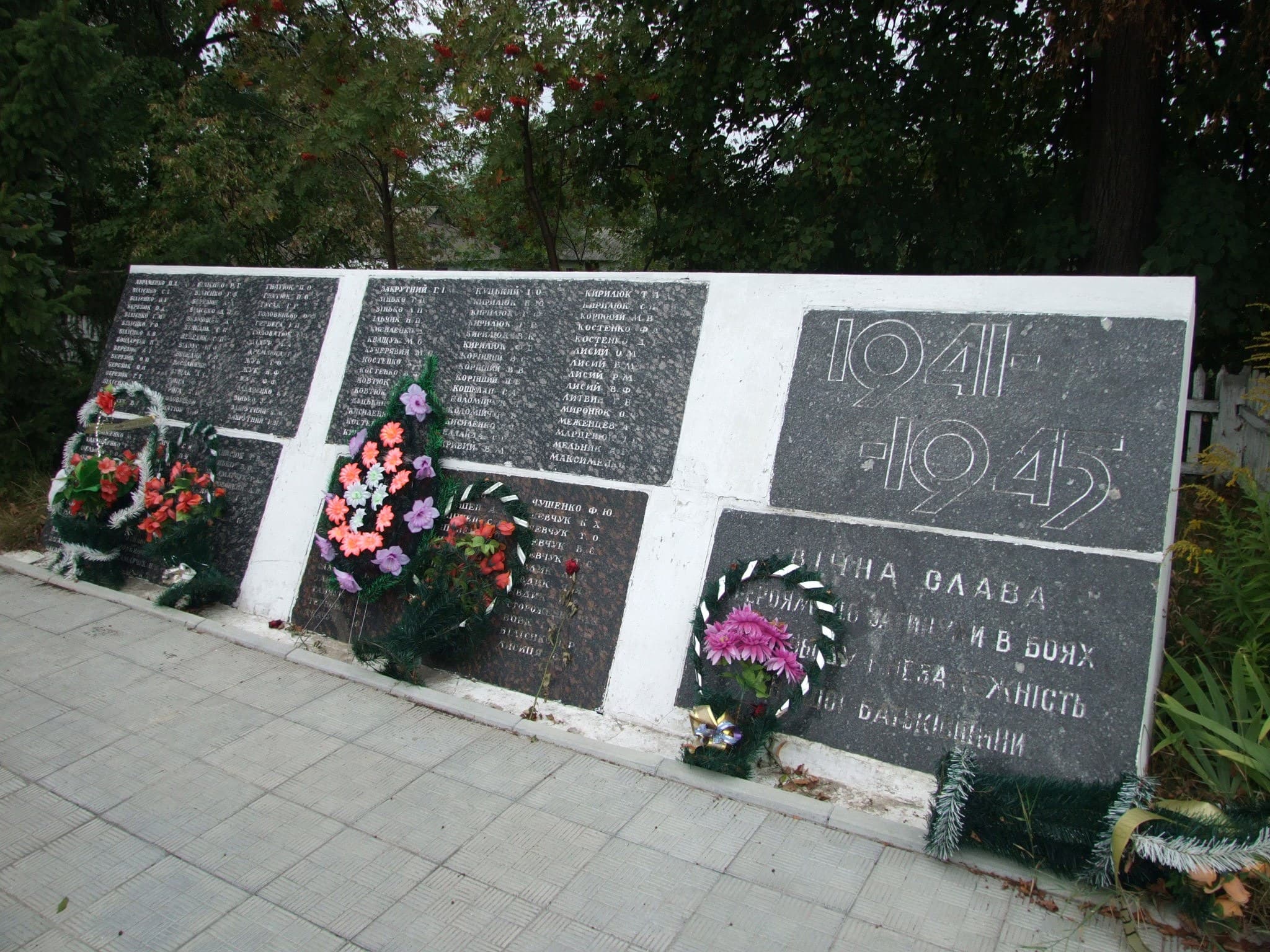 Monument to 144 Soviet soldiers-compatriots in Sokilets