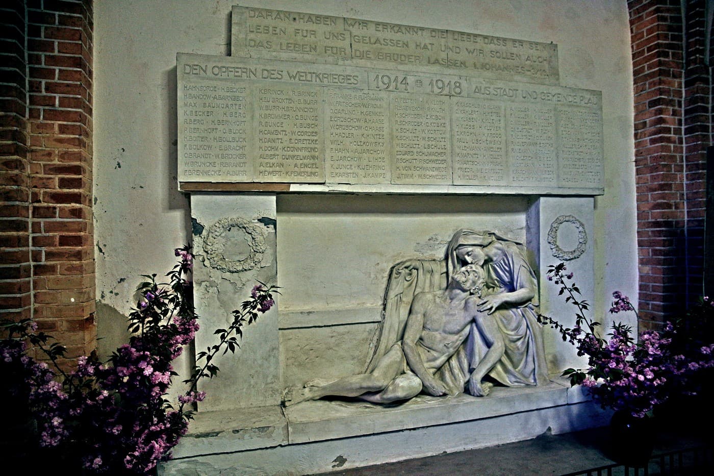 Gefallenendenkmal (St. Marien Plau)