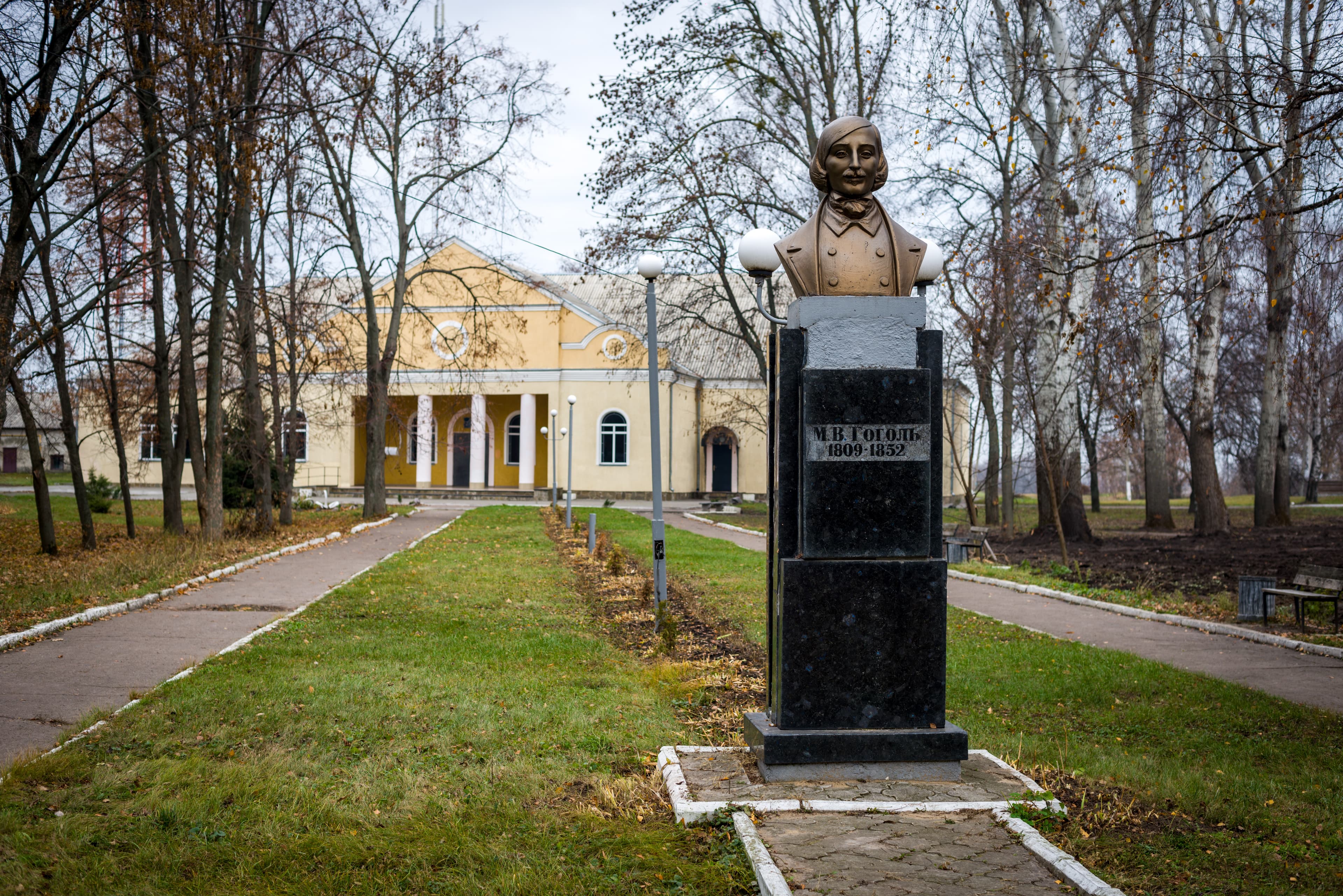 Monument to Mykola Hohol in Shyshaky