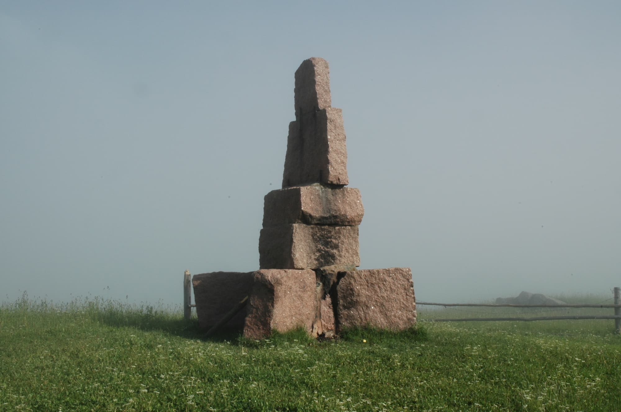 Monument to Rasul Isetov in Yasinia