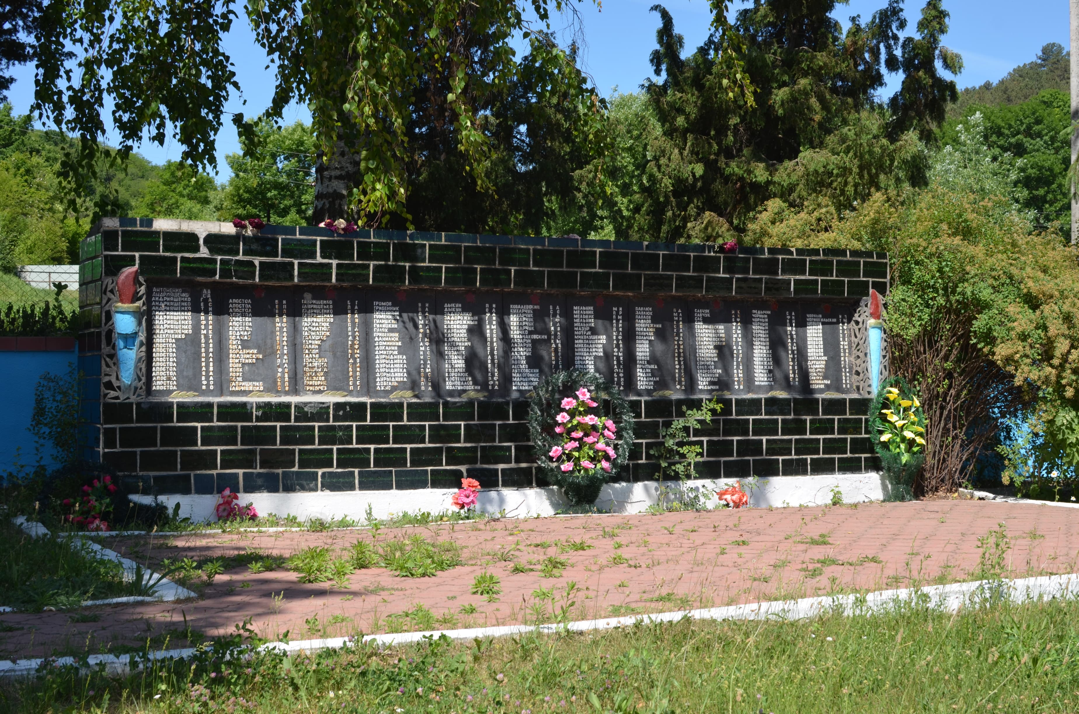 Monument to 219 Soviet soldiers-compatriots in Yurkivtsi