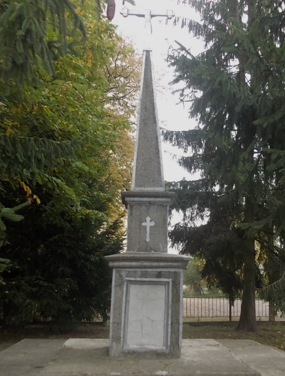 Monument to Soviet soldiers-countrymen in Zhukovo