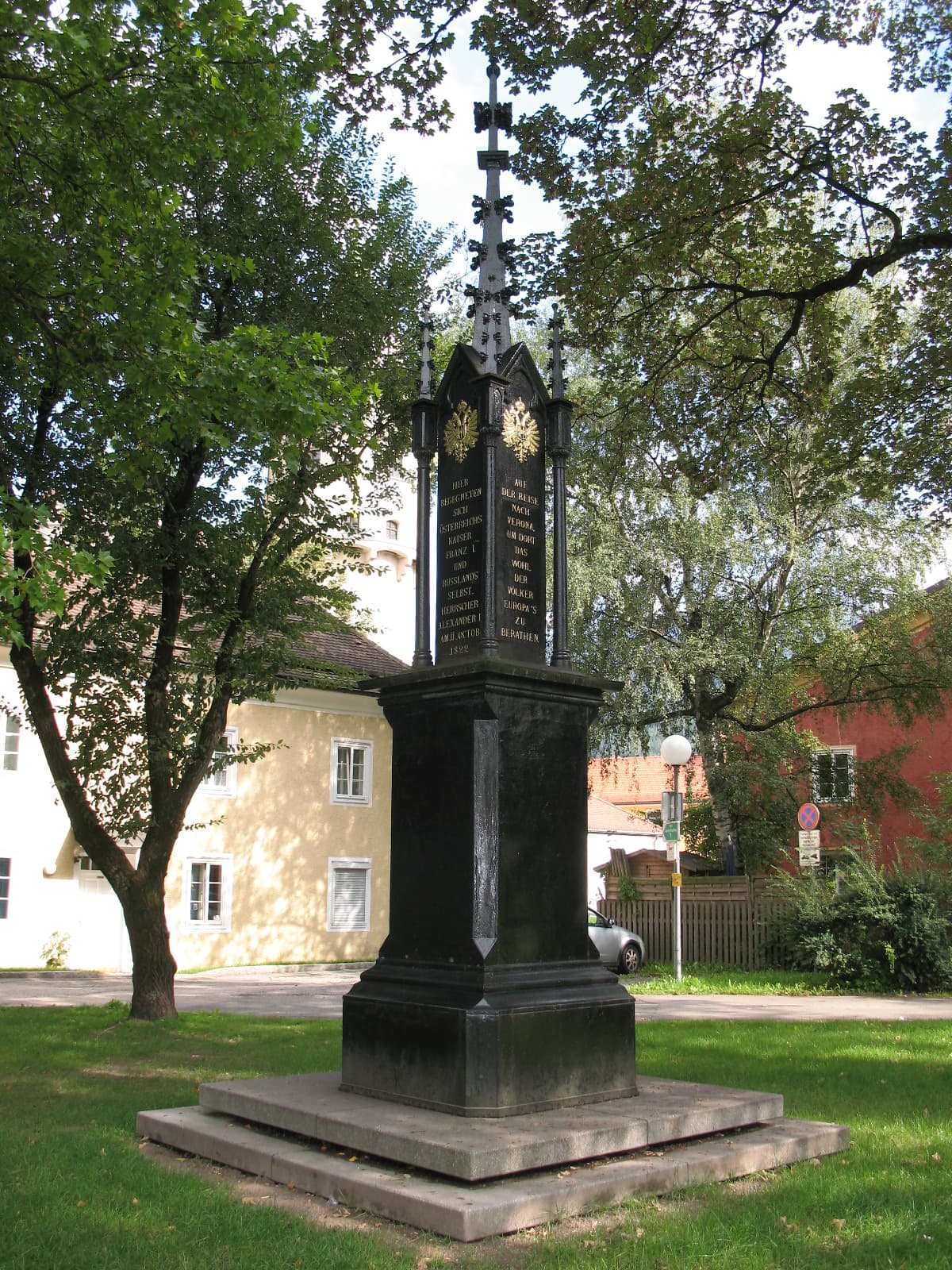 Hall in Tirol, Zwei Kaiser Säule