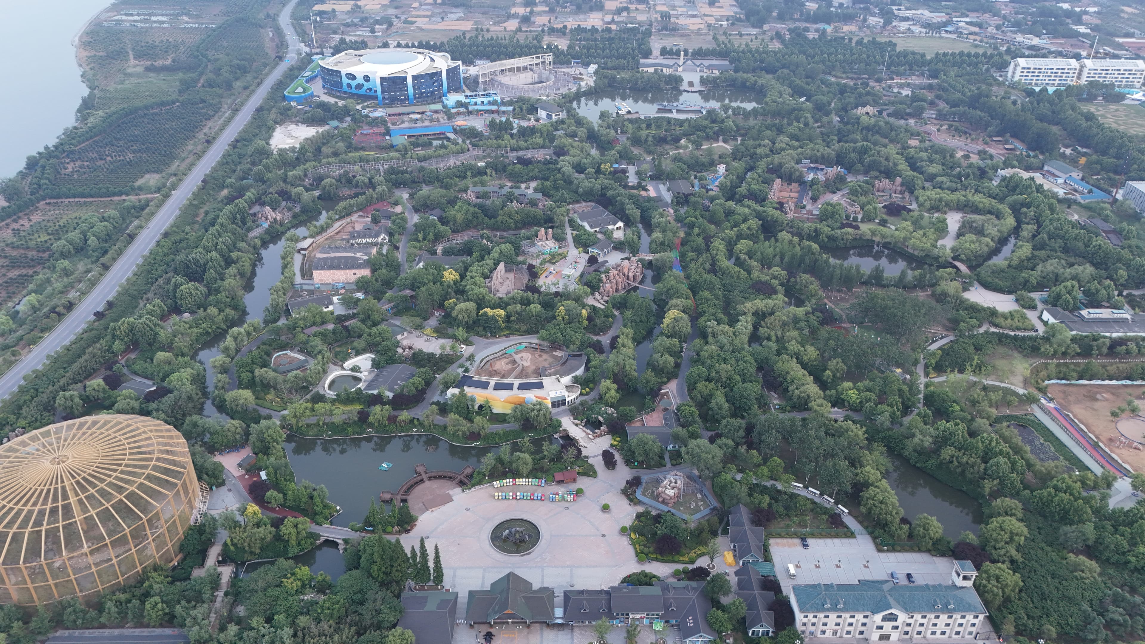 Linyi Zoological and Botanical Garden